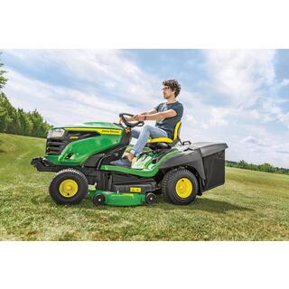 John Deere X167R Lawn Tractor image 2