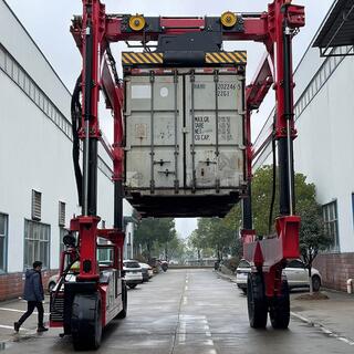 Container Straddle Carrier image 3