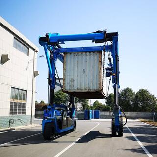 Container Straddle Carrier image 4