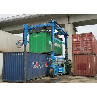 Container Straddle Carrier image 6