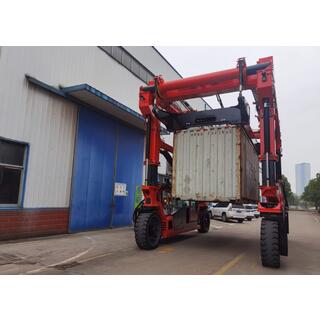 Multifunctional Container Straddle Carrier image 5