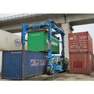 Multifunctional Container Straddle Carrier image 6