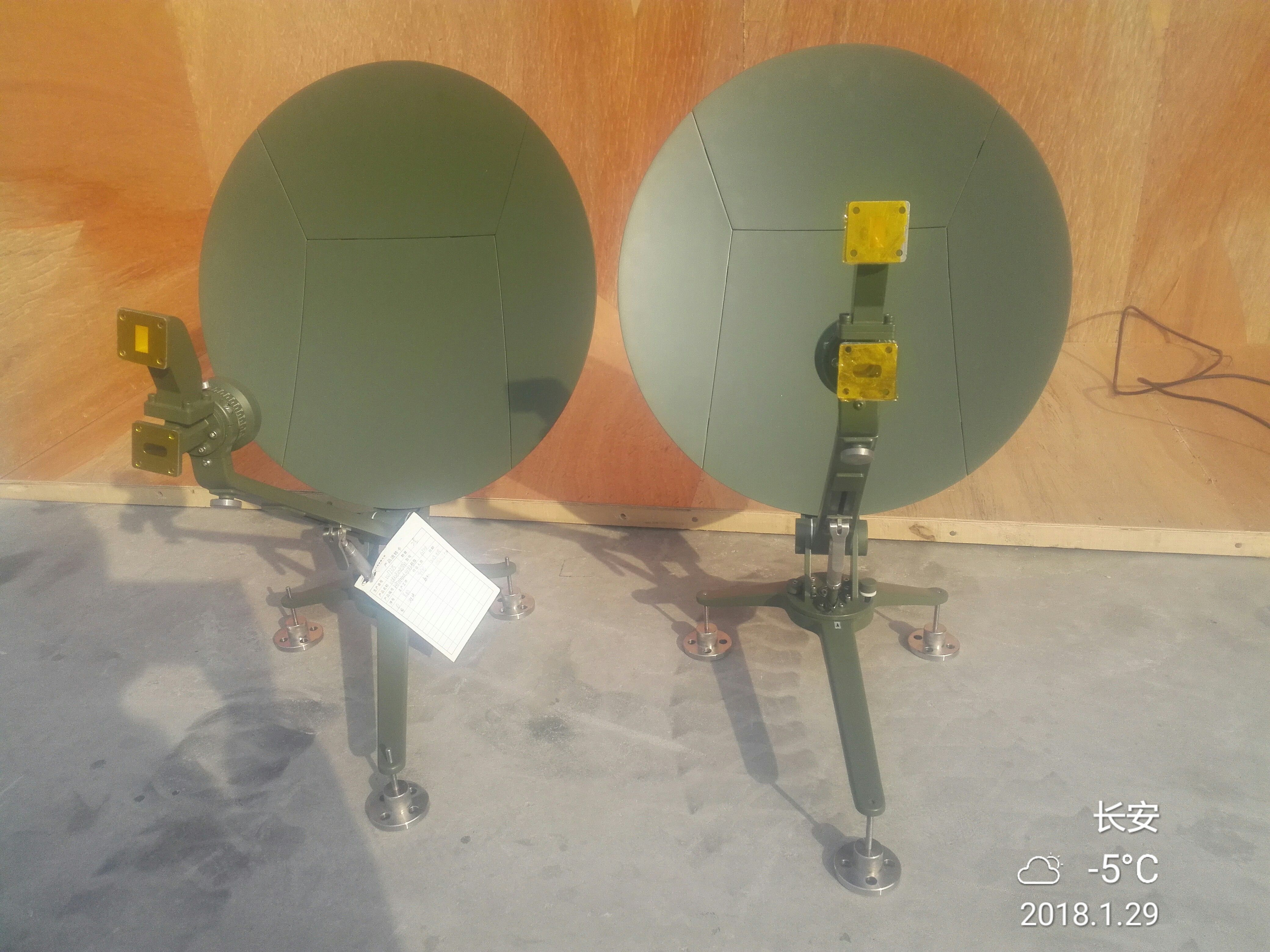 0.55m Ku Band Manual Flyaway Antenna image 1