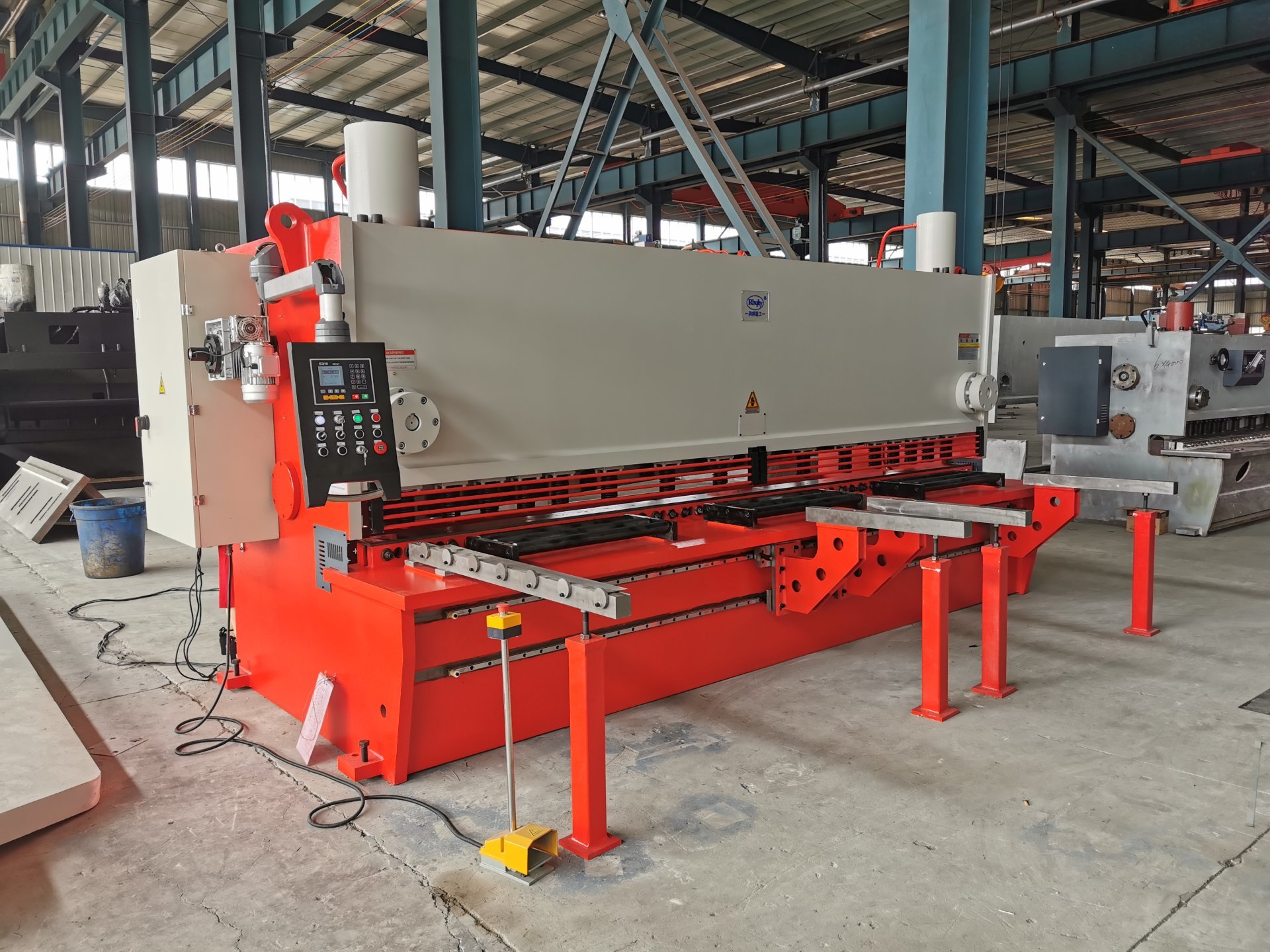 E21 Hydraulic Shearing Machine With Front Feeding Device image 2