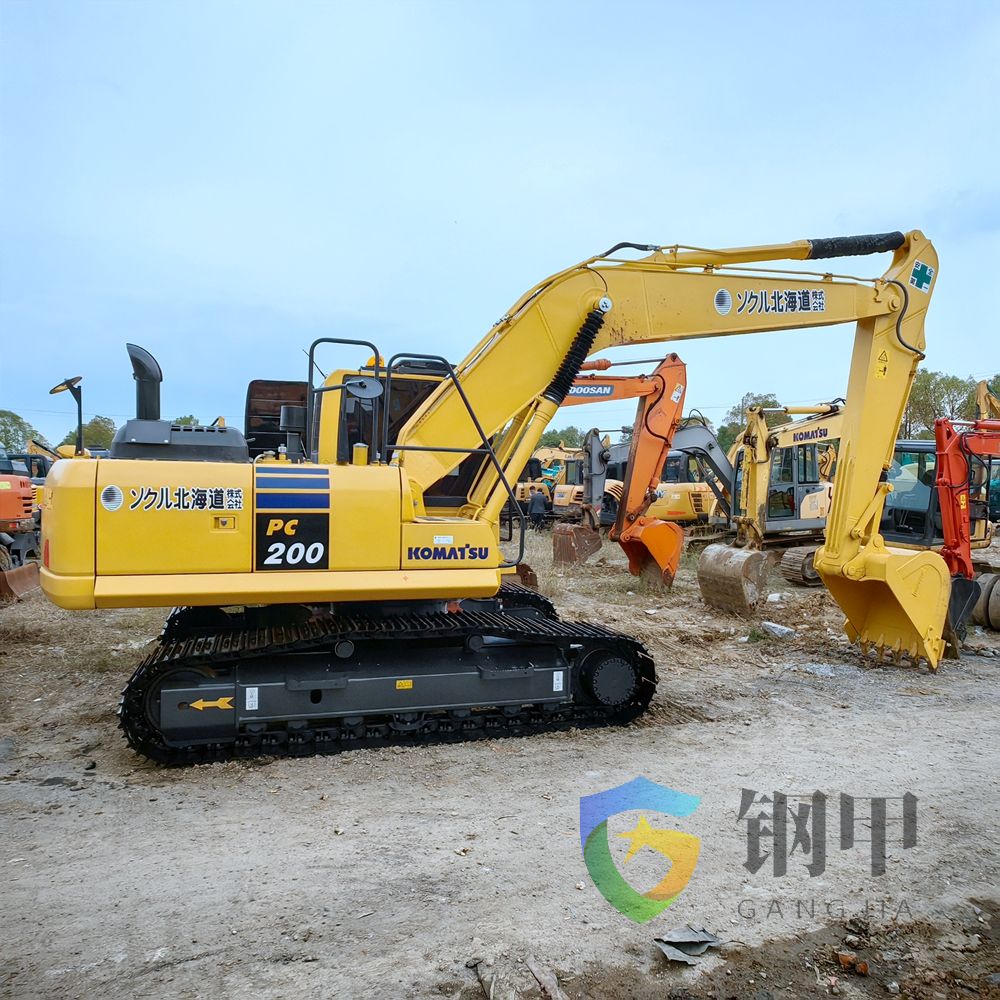 Used Komatsu PC200-8 excavator image 1