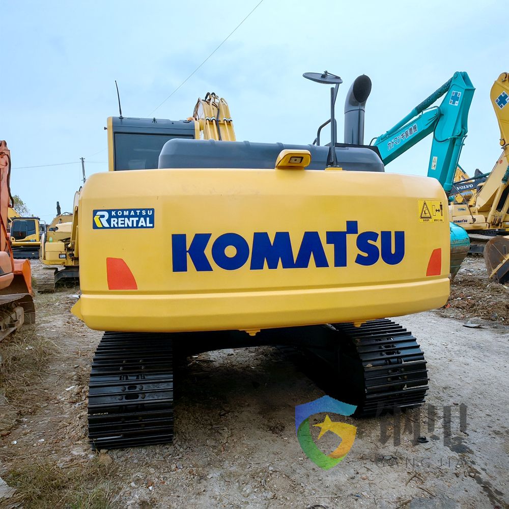 Used Komatsu PC200-8 excavator image 5