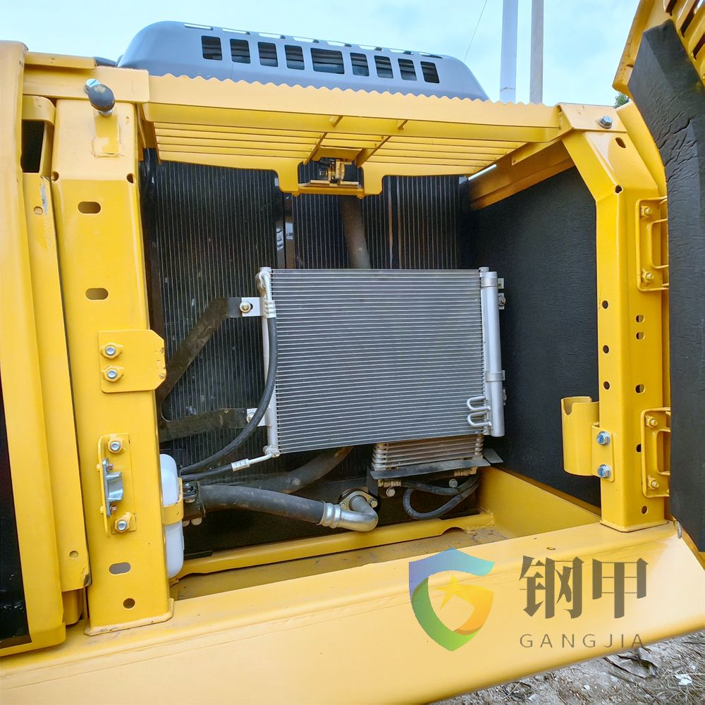 Used Komatsu PC200-8 excavator image 11