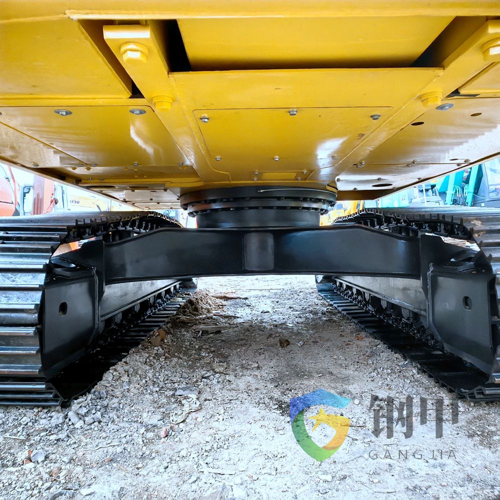 Used Komatsu PC200-8 excavator image 13