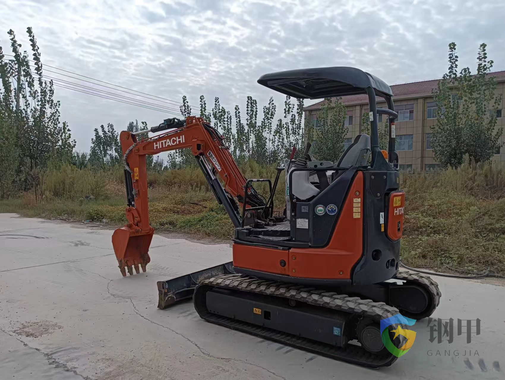 Used Hitachi ZX30U-5B excavator image 3